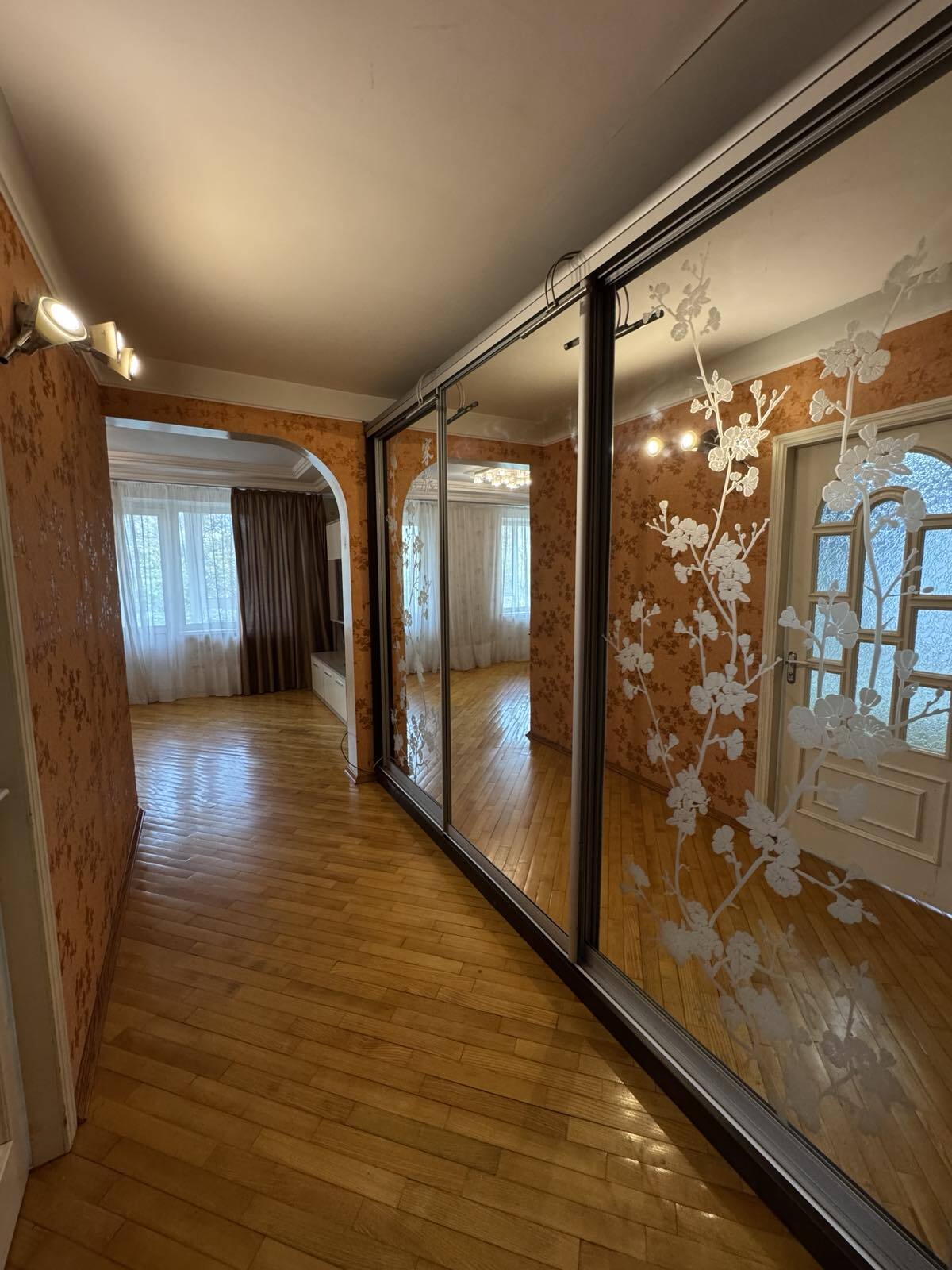 Продажа 2-комнатной квартиры 50 м², Школьная ул.