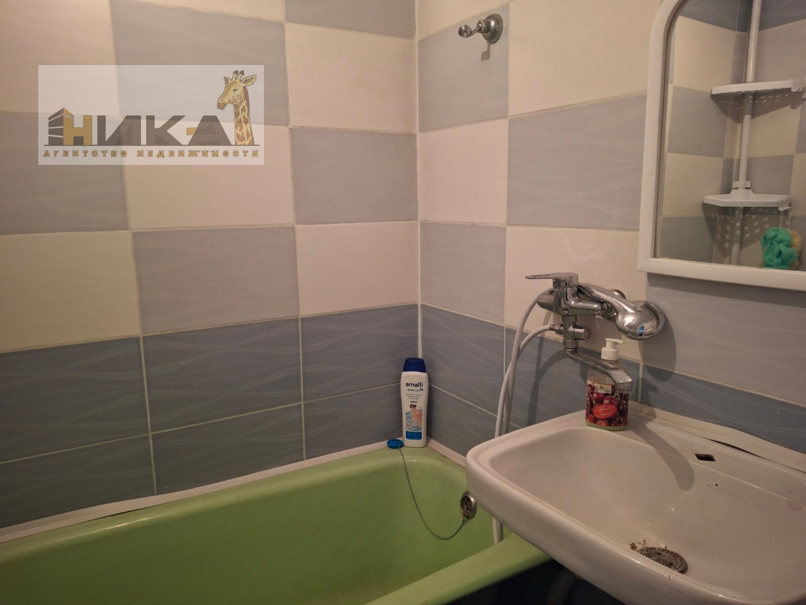 Продажа 4-комнатной квартиры 86 м², Зестафонская ул.