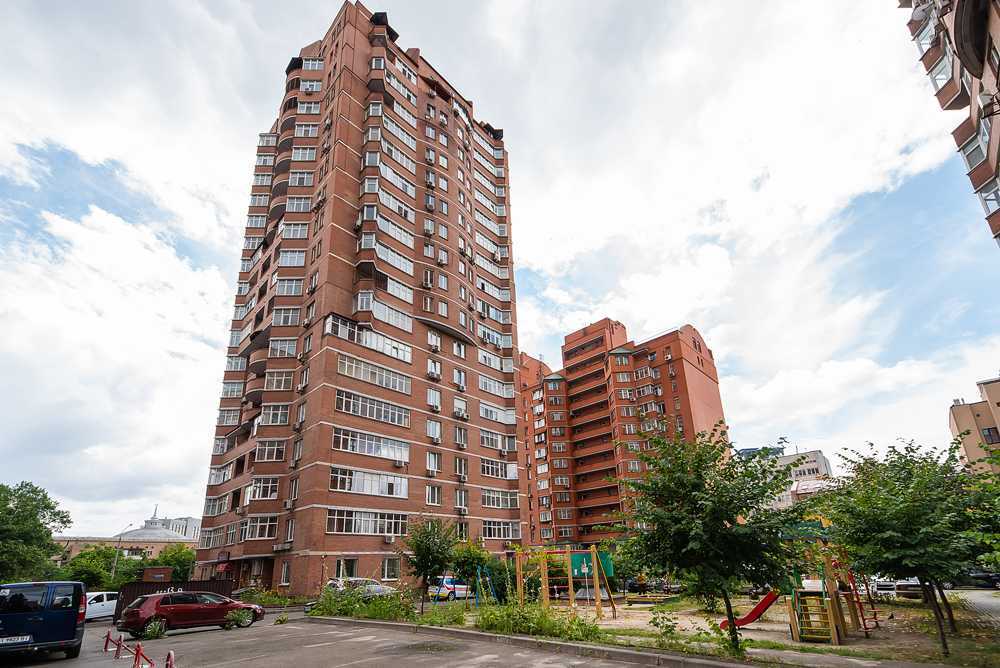 Продаж 4-кімнатної квартири 150 м², Дмитрівська вул., 13А