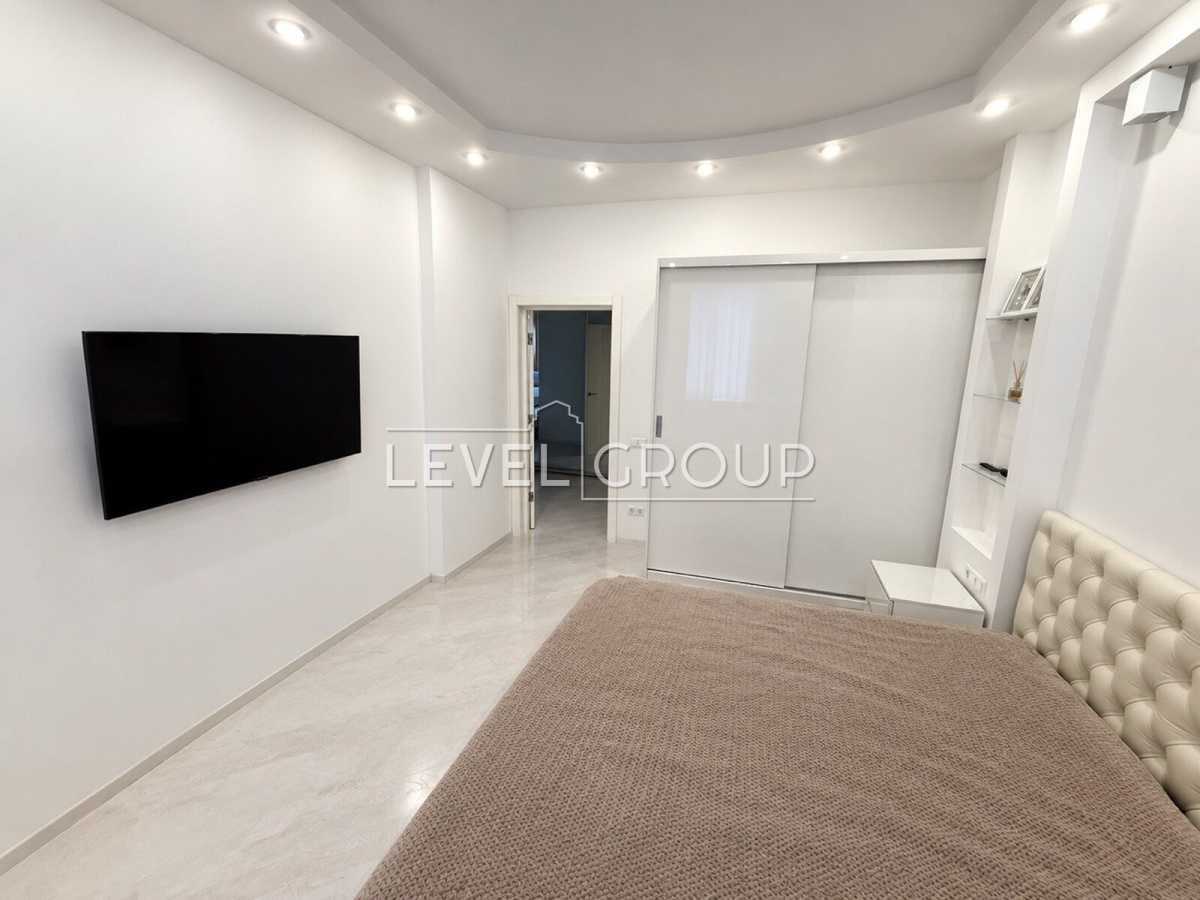 Продажа 2-комнатной квартиры 85 м², Днепровская наб., 14