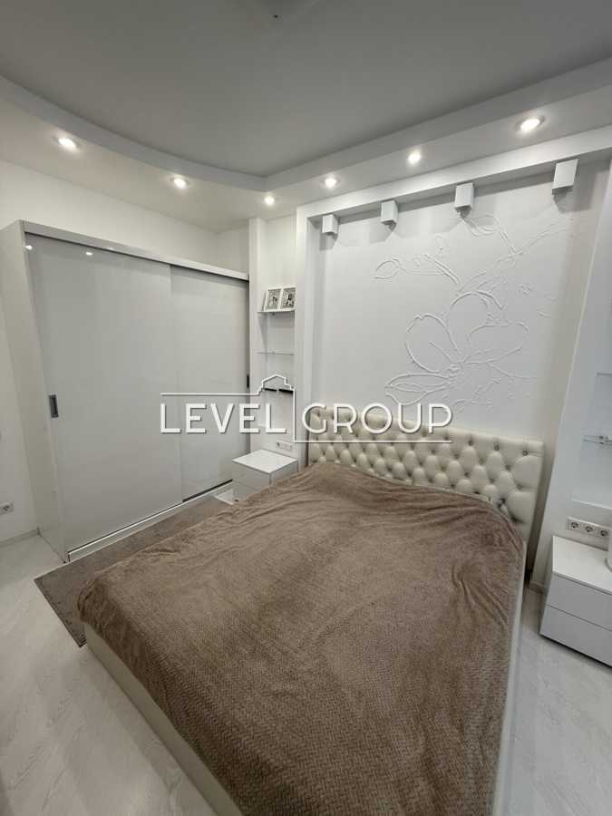 Продажа 2-комнатной квартиры 85 м², Днепровская наб., 14