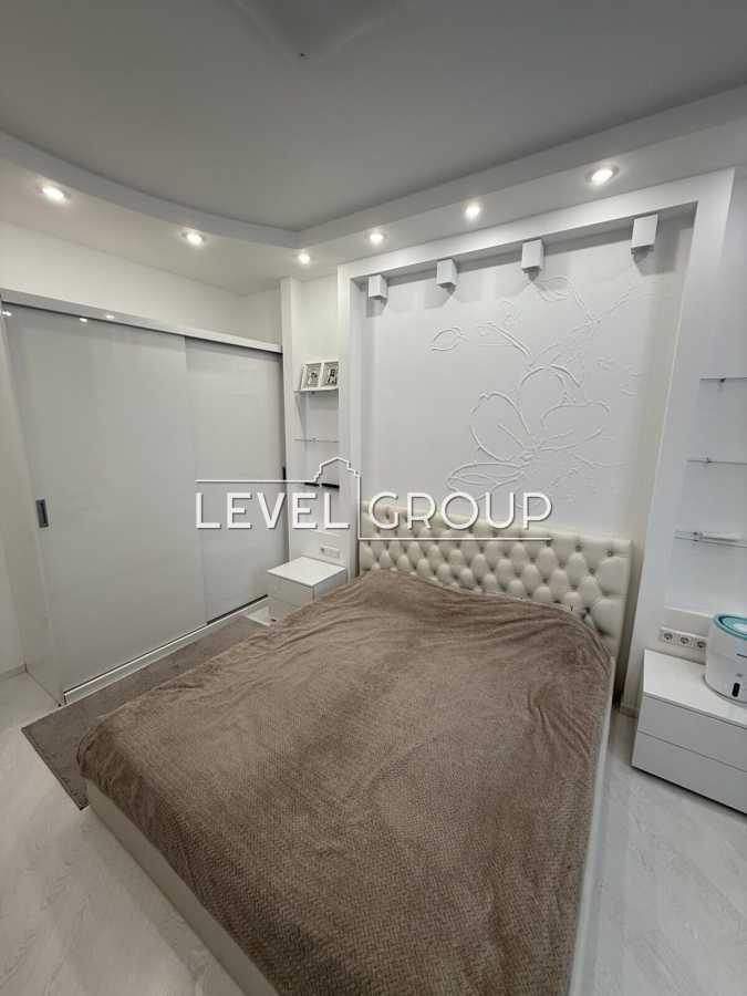 Продажа 2-комнатной квартиры 85 м², Днепровская наб., 14