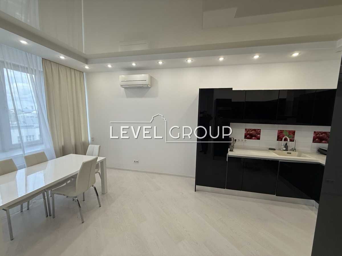 Продажа 2-комнатной квартиры 85 м², Днепровская наб., 14