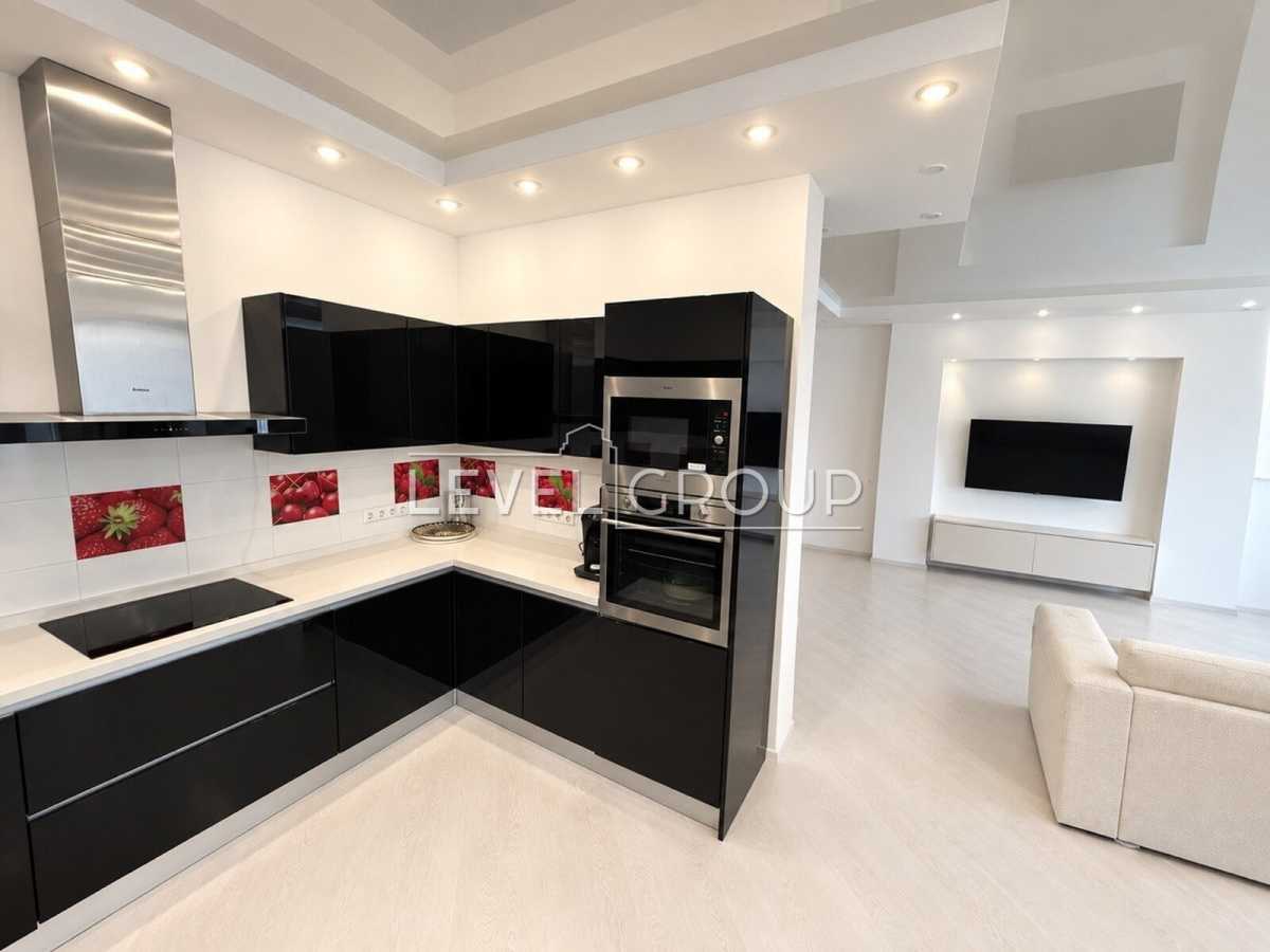 Продажа 2-комнатной квартиры 85 м², Днепровская наб., 14