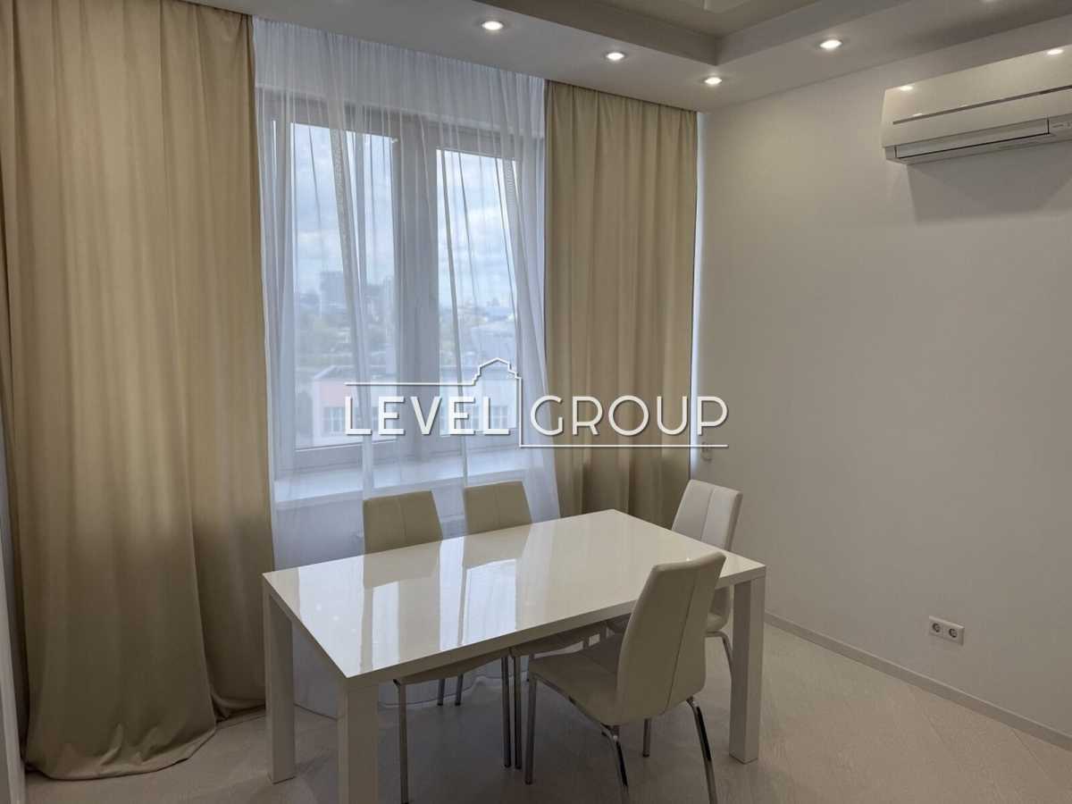 Продажа 2-комнатной квартиры 85 м², Днепровская наб., 14