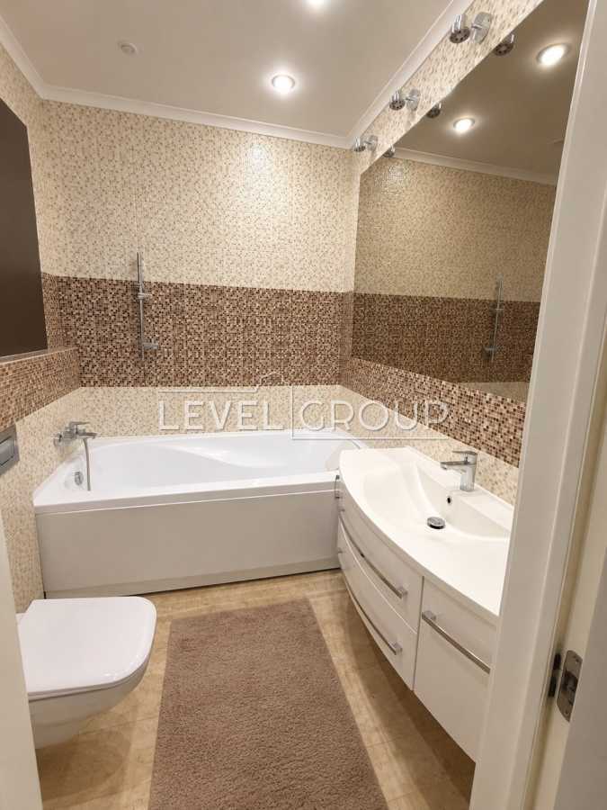 Продажа 2-комнатной квартиры 85 м², Днепровская наб., 14