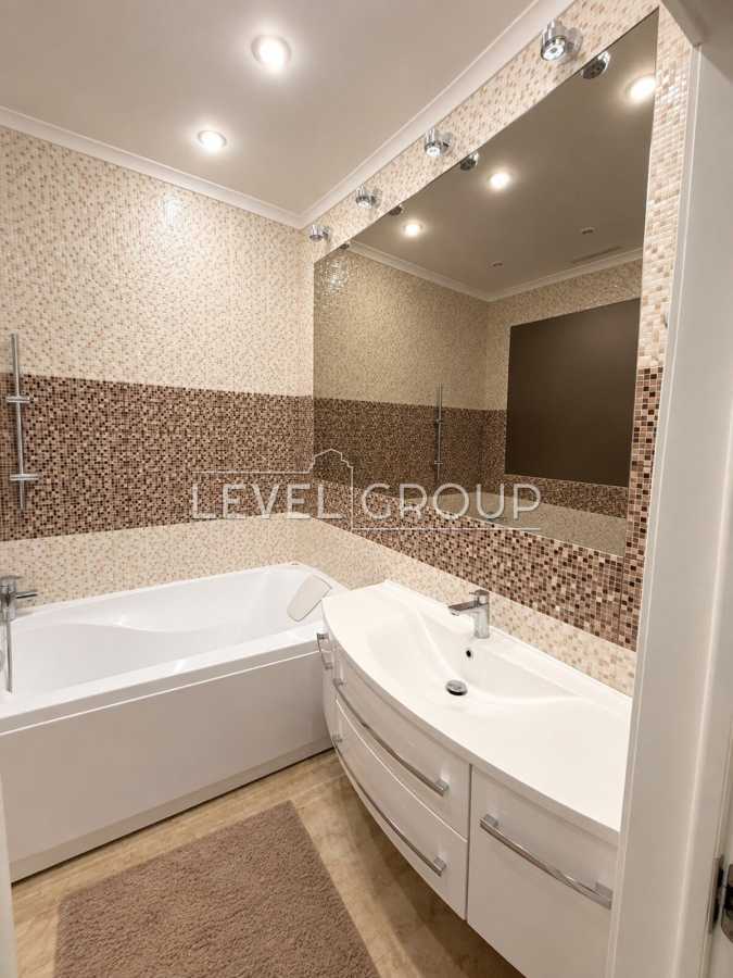 Продажа 2-комнатной квартиры 85 м², Днепровская наб., 14