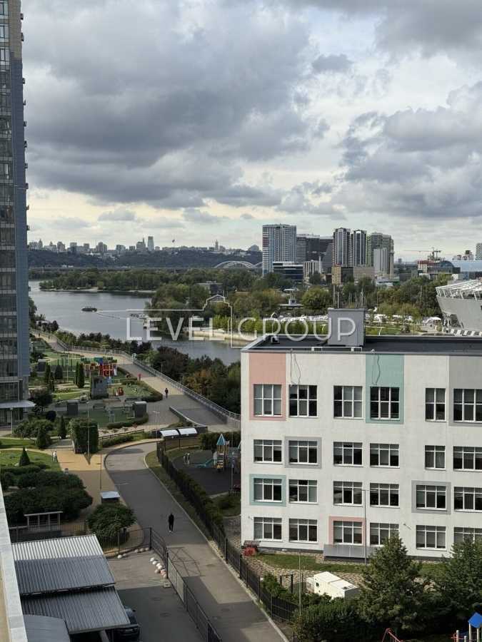 Продажа 2-комнатной квартиры 85 м², Днепровская наб., 14