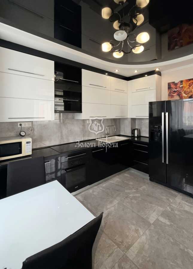 Продаж 3-кімнатної квартири 83.7 м², Сім'ї Кульженків вул., 35