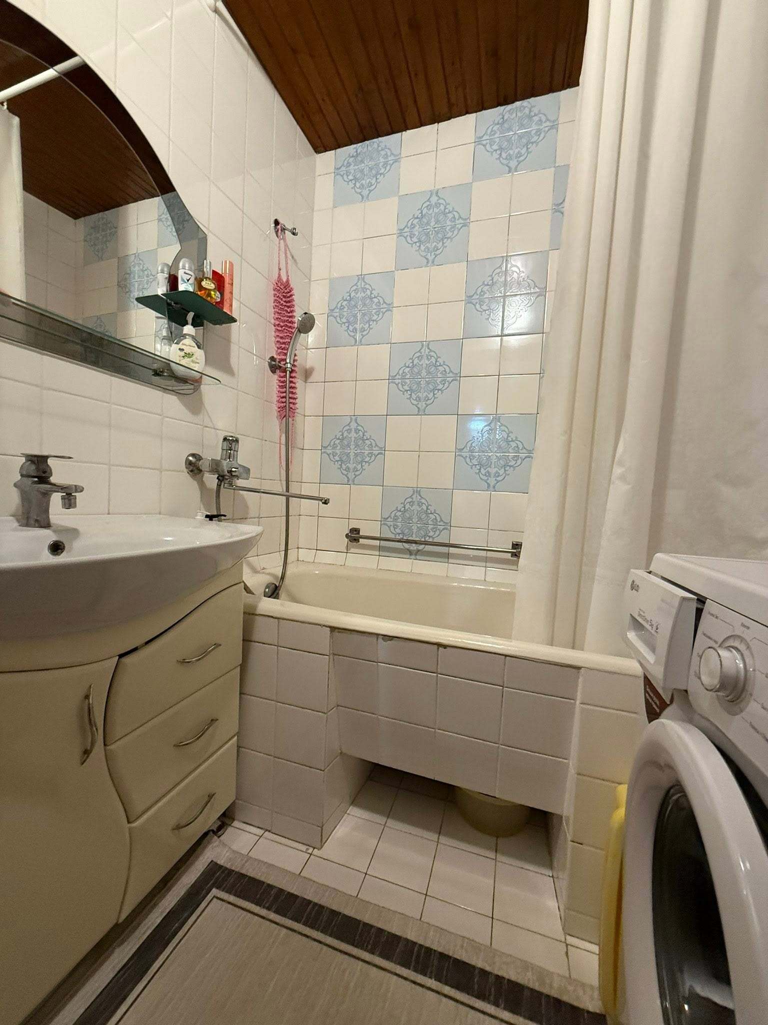 Продажа 3-комнатной квартиры 65 м², Запорожское шоссе, 16