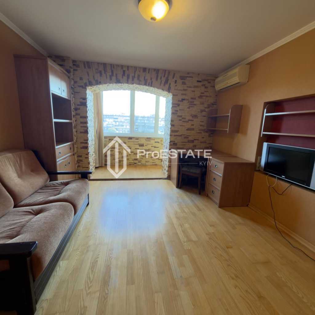 Продаж 2-кімнатної квартири 65 м², Братиславська вул., 7