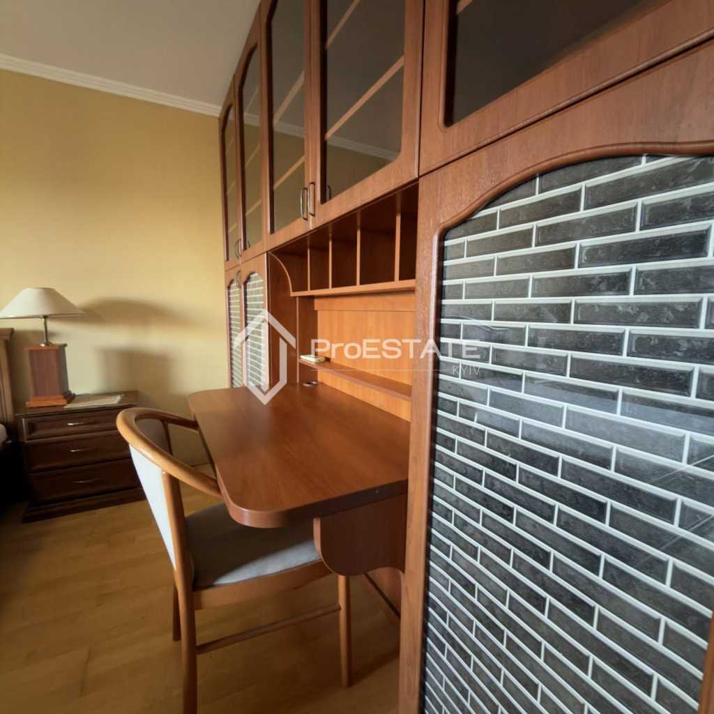 Продаж 2-кімнатної квартири 65 м², Братиславська вул., 7