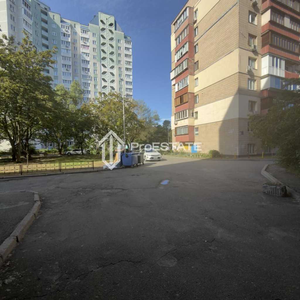 Продаж 2-кімнатної квартири 65 м², Братиславська вул., 7