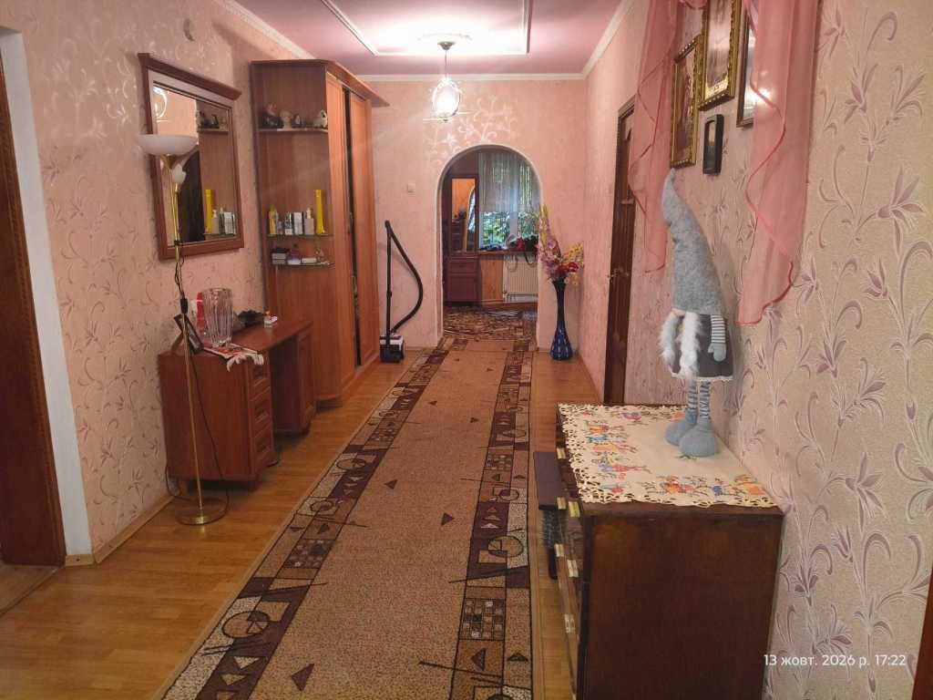 Продаж будинку 210 м²