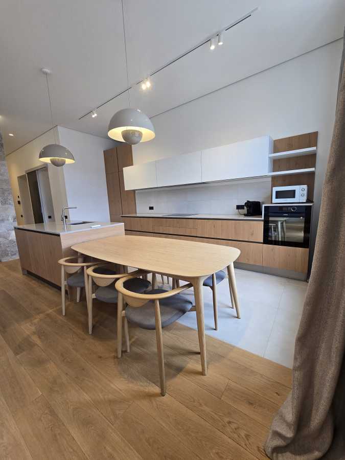 Аренда 4-комнатной квартиры 180 м², Владимира Антоновича ул., 17А