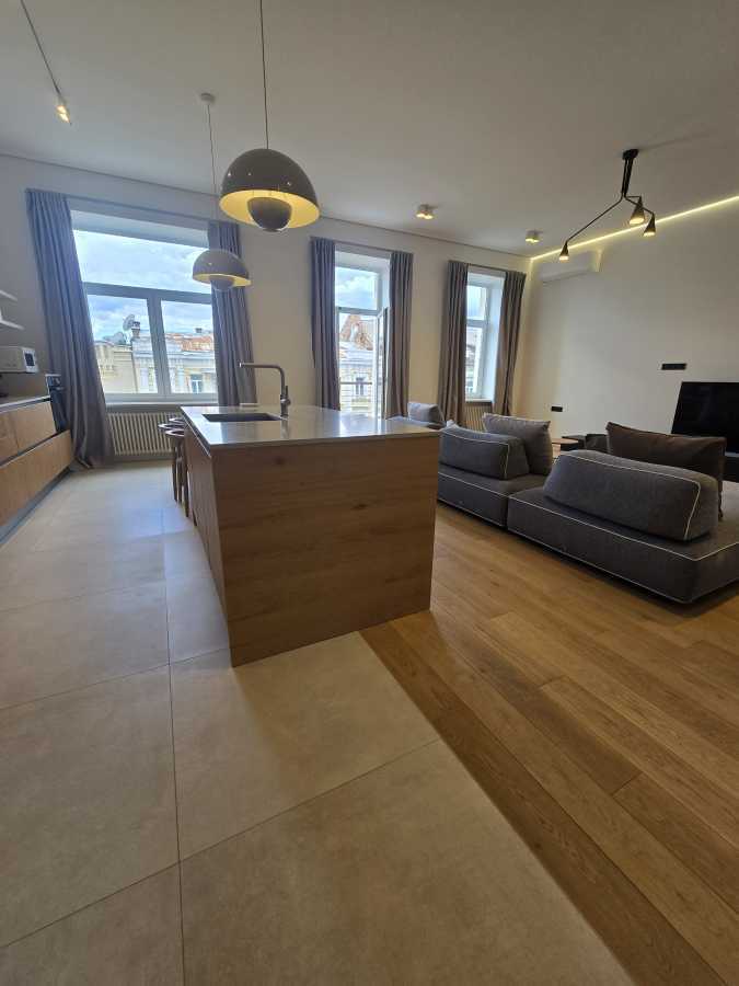 Аренда 4-комнатной квартиры 180 м², Владимира Антоновича ул., 17А
