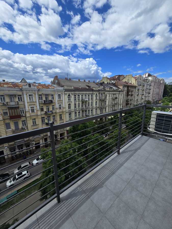 Аренда 4-комнатной квартиры 180 м², Владимира Антоновича ул., 17А