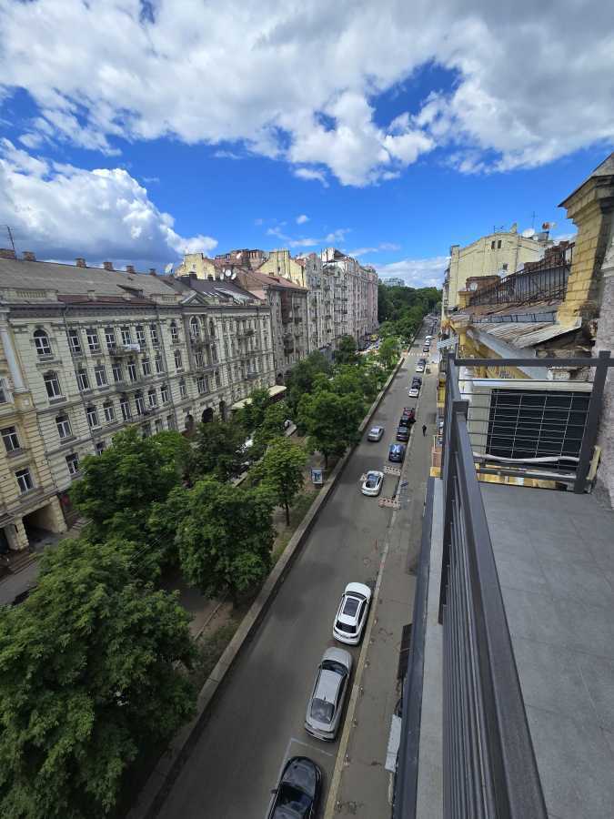 Аренда 4-комнатной квартиры 180 м², Владимира Антоновича ул., 17А
