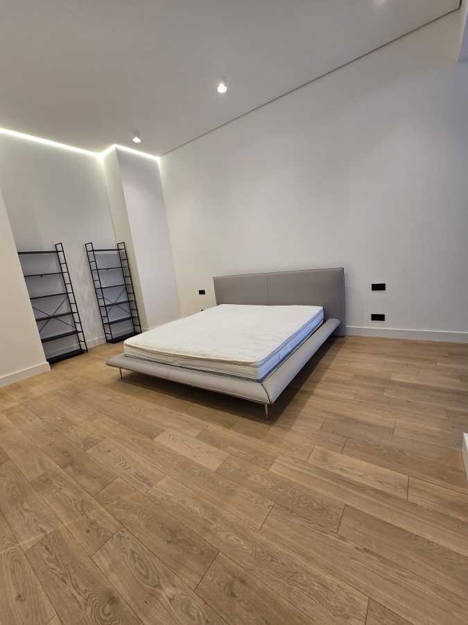 Аренда 4-комнатной квартиры 180 м², Владимира Антоновича ул., 17А