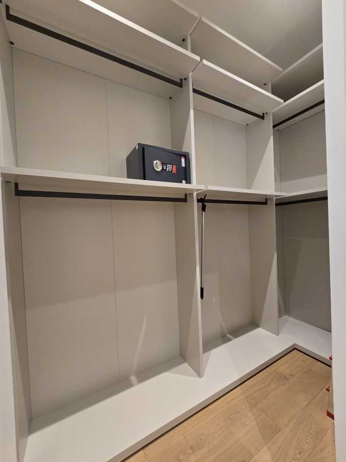 Аренда 4-комнатной квартиры 180 м², Владимира Антоновича ул., 17А