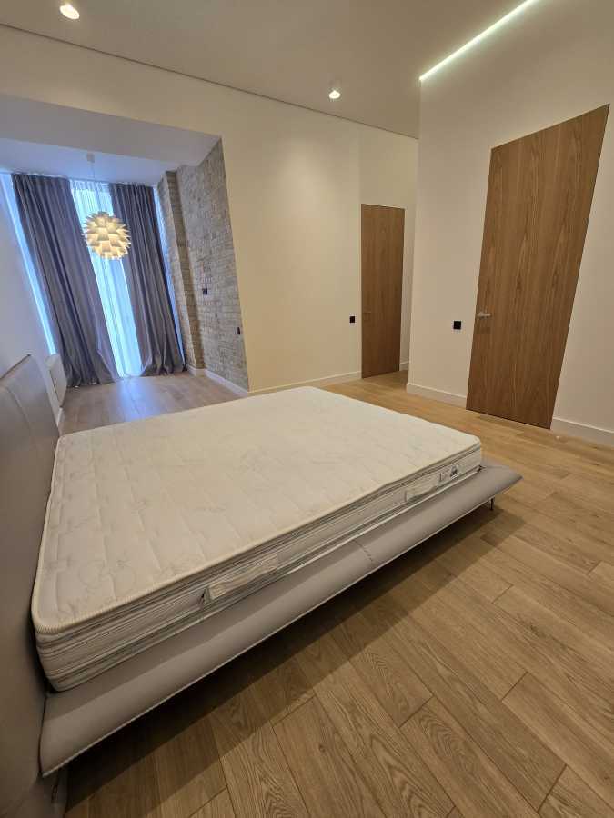 Аренда 4-комнатной квартиры 180 м², Владимира Антоновича ул., 17А