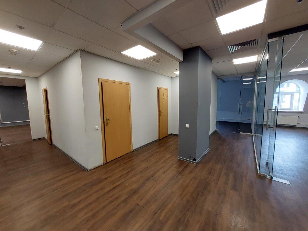 Оренда офісу 1070 м², Верхній Вал вул.
