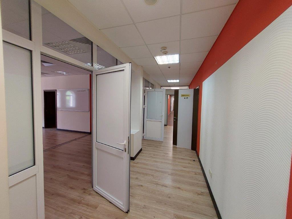 Оренда офісу 1070 м², Верхній Вал вул.