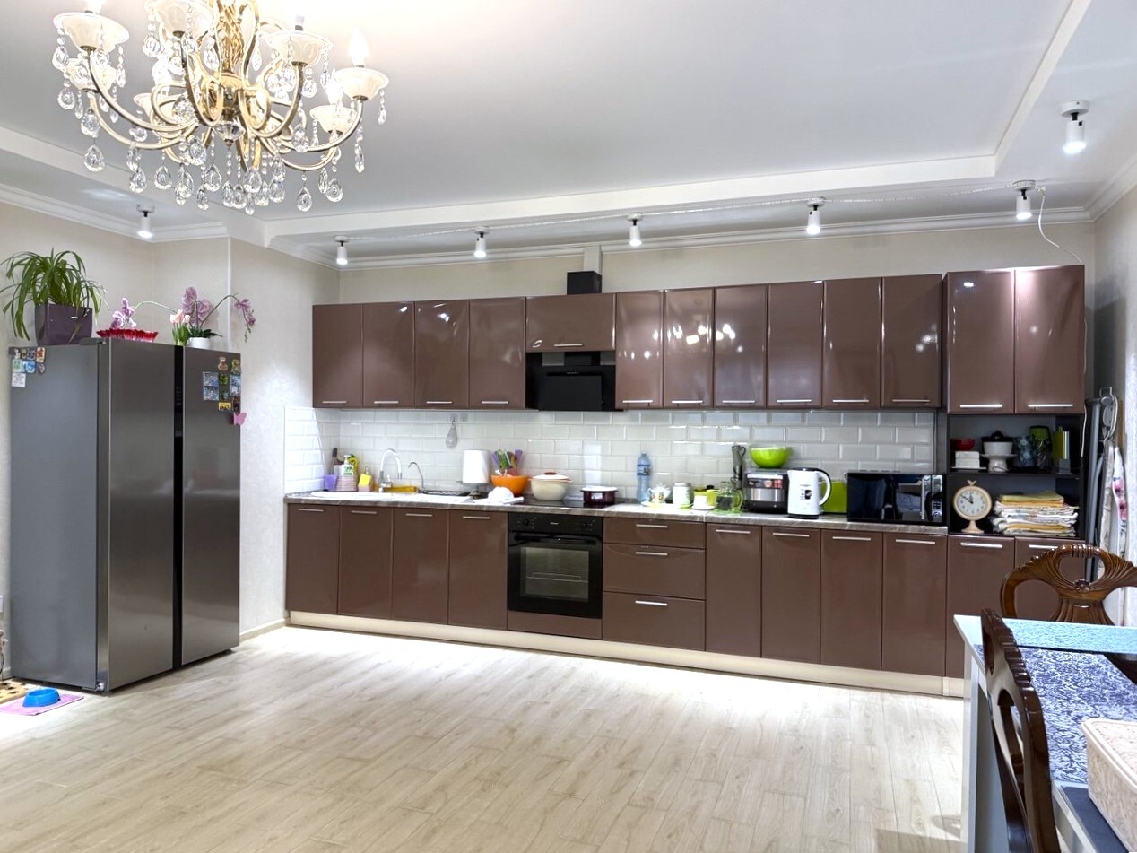 Продажа 3-комнатной квартиры 83 м², Жемчужная ул., 9