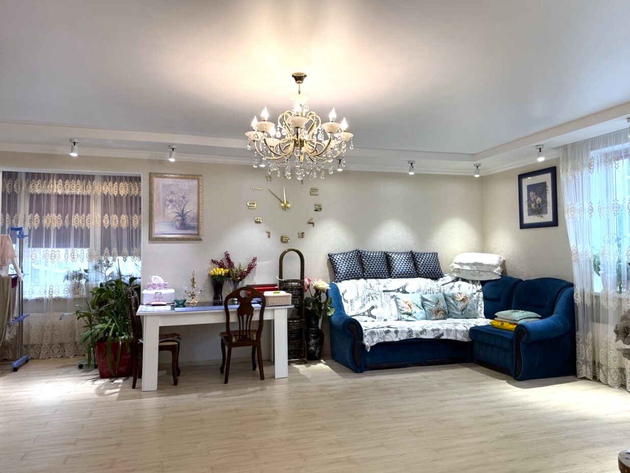 Продажа 3-комнатной квартиры 83 м², Жемчужная ул.