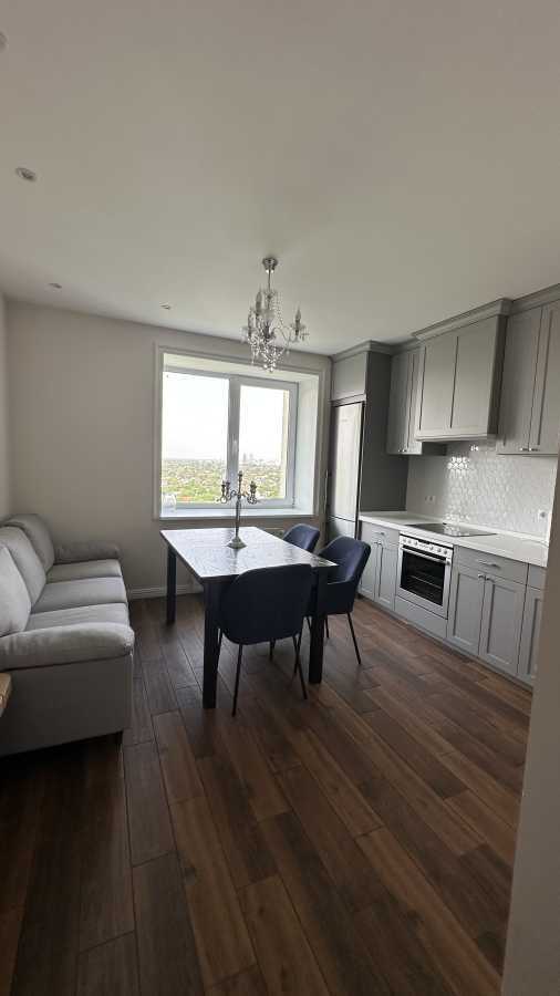 Оренда 2-кімнатної квартири 66.5 м², Комбінатна вул., 25