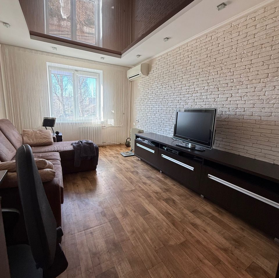 Продаж 3-кімнатної квартири 63 м², Обоянська вул., 2