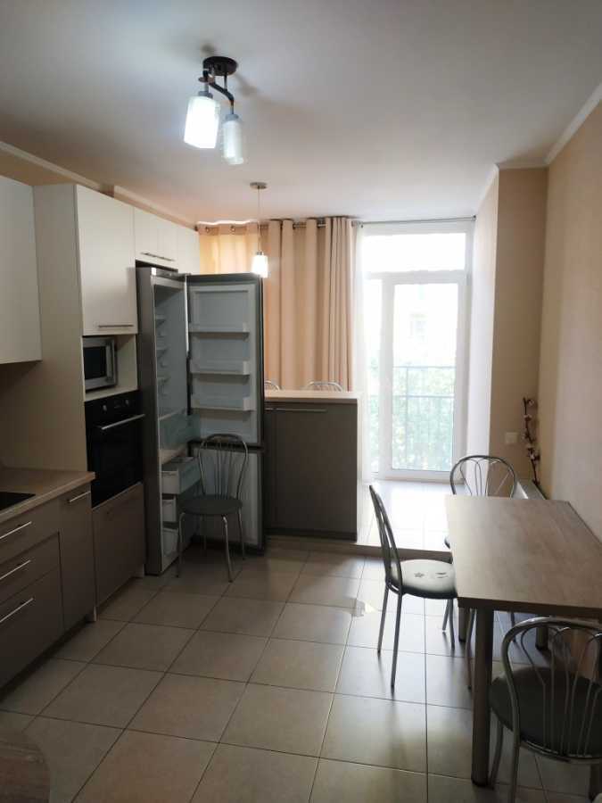 Аренда 3-комнатной квартиры 90 м², Регенераторная ул., 19