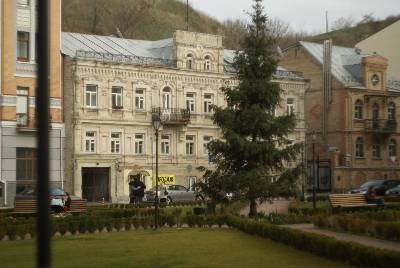 Воздвиженська вул., 25