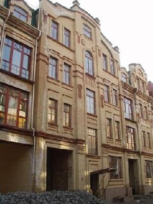 Воздвиженська вул., 38