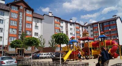Киево-Святошинский район, с. Петропавловская Борщаговка, Львовская ул., 1