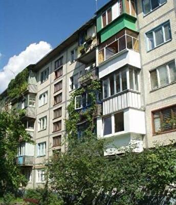 Юності вул., 4