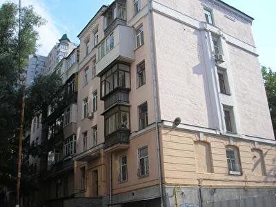 Василя Тютюнника вул., 32