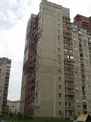 Анни Ахматової вул., 13Б