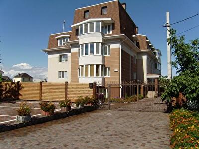 Бучанський район, смт Ворзель, Ватутіна вул., 38