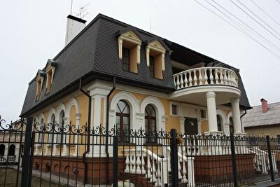 Киево-Святошинский район, с. Петропавловская Борщаговка, Авиаторов ул., 2