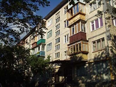 Братиславська вул., 8