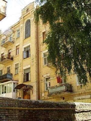 Володимира Антоновича вул., 9Б