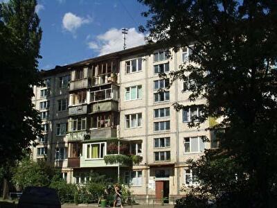 Комсомольська вул., 15