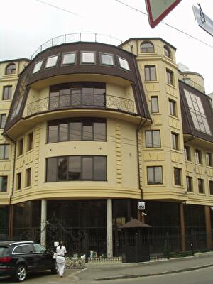 Київ, Орловська вул., 8/1