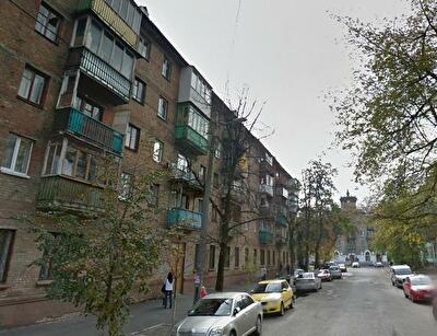 Оболонська вул., 38