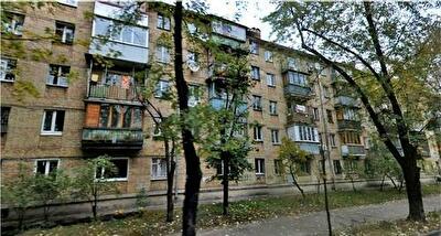 Будівельників вул., 10