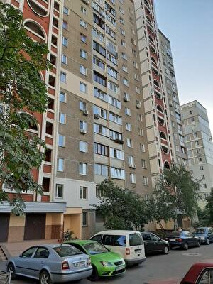 Степана Олійника вул., 15