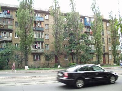 Празька вул., 4