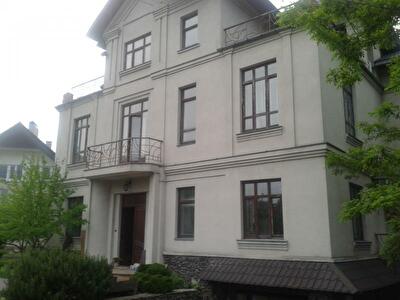 Киев, Нивская ул., 20