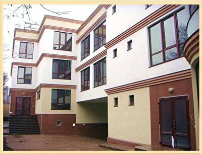 Хотівська вул., 4